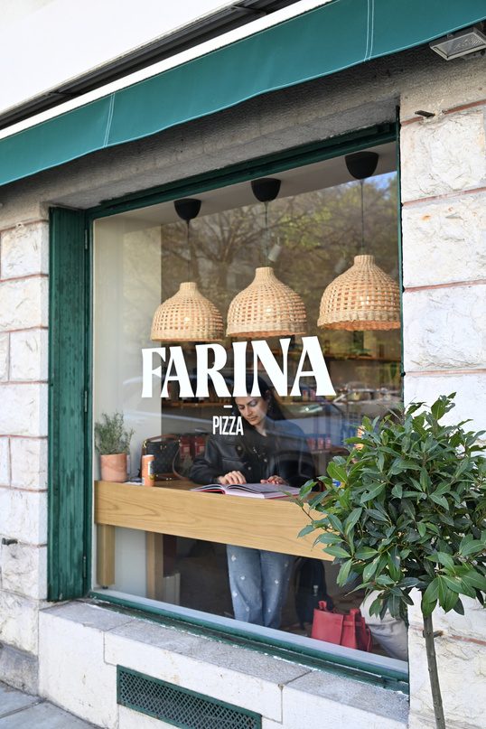 Farina Pizza storefront in Geneva